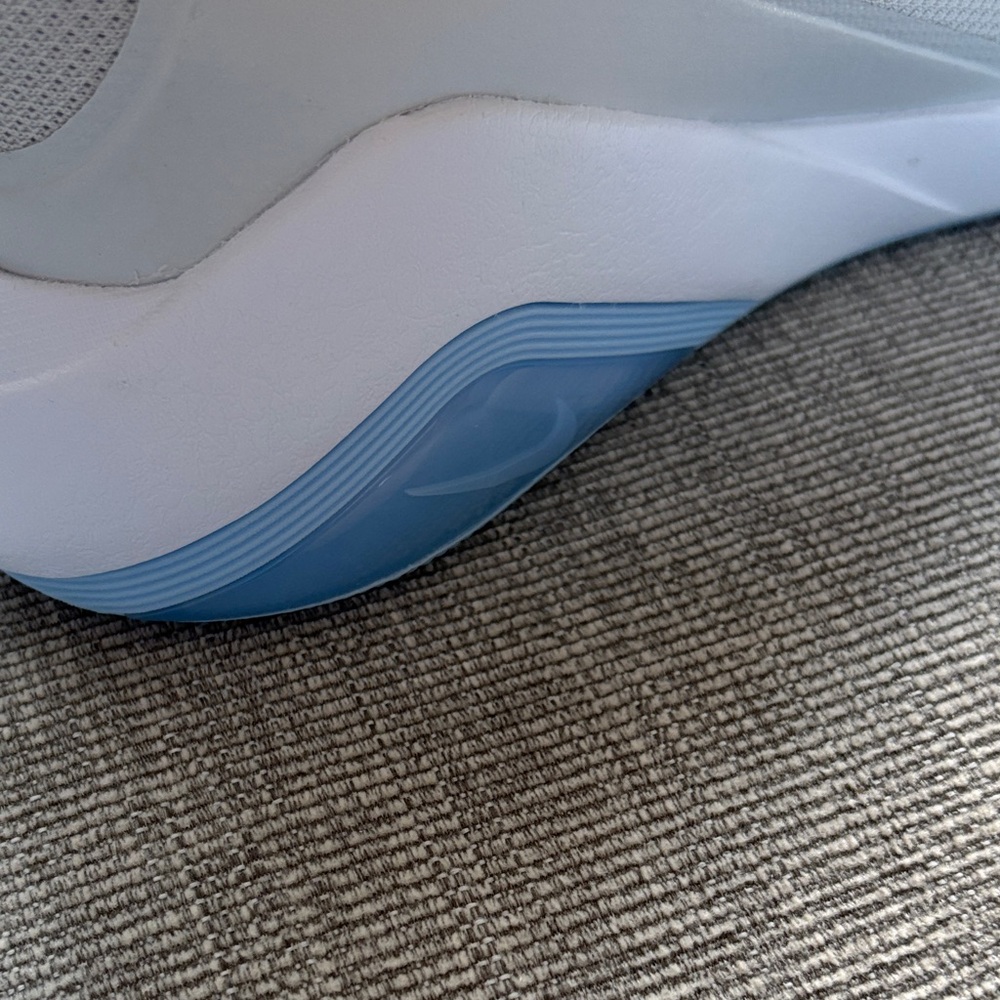 Nike Light Gray and Soft Blue Air Zoom Bella 7 Athletic Shoes - Picture 6 of 10